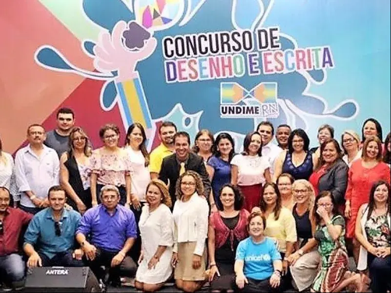 Desenhos, poemas e artigos para discutir educação e direitos humanos