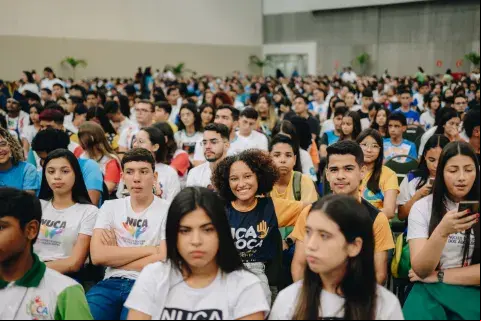 Evento de certificação do Selo UNICEF ocorrida em 2024, com participação de adolescentes e representantes municipais, no Centro de Eventos do Ceará